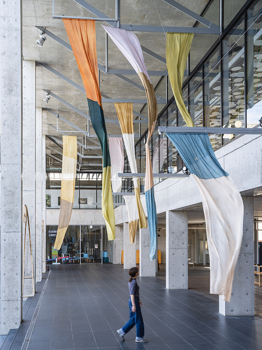 《Reflections》2025